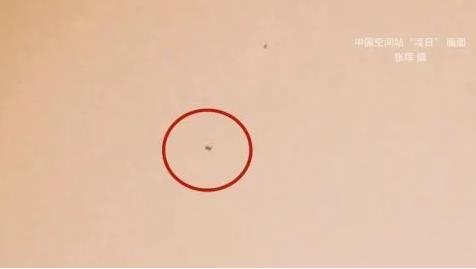 长沙天文摄影师成功拍到中国空间站凌日画面，掠过太阳仅0.3秒