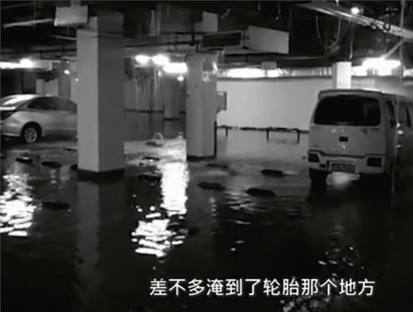 长沙突降暴雨：有门店被淹近半 场面不忍卒视