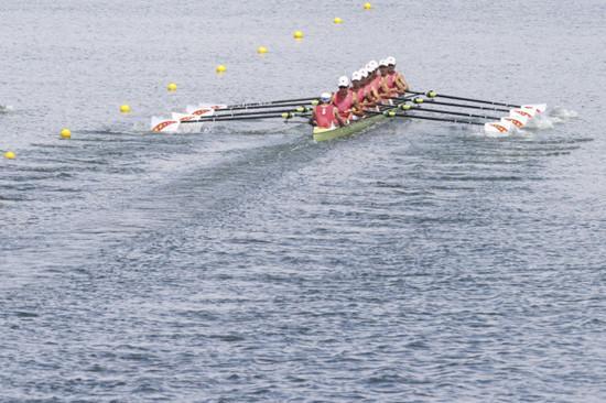 中国队摘得东京奥 运赛艇女子八人单桨有舵手项目铜牌